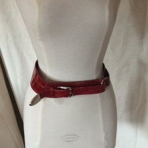 Oscar De la Renta red alligator belt